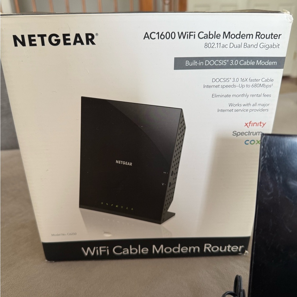 NETGEAR AC1600 Black Modem Router Combo - Picture 3 of 4